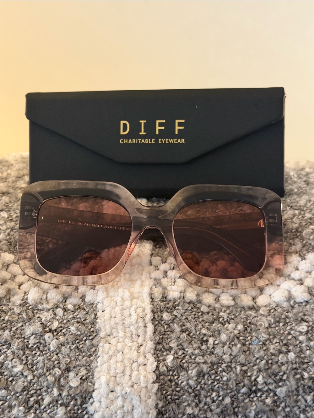 DIFF Giada Olive Green Oversized Sunglasses 52-23-145 + Case